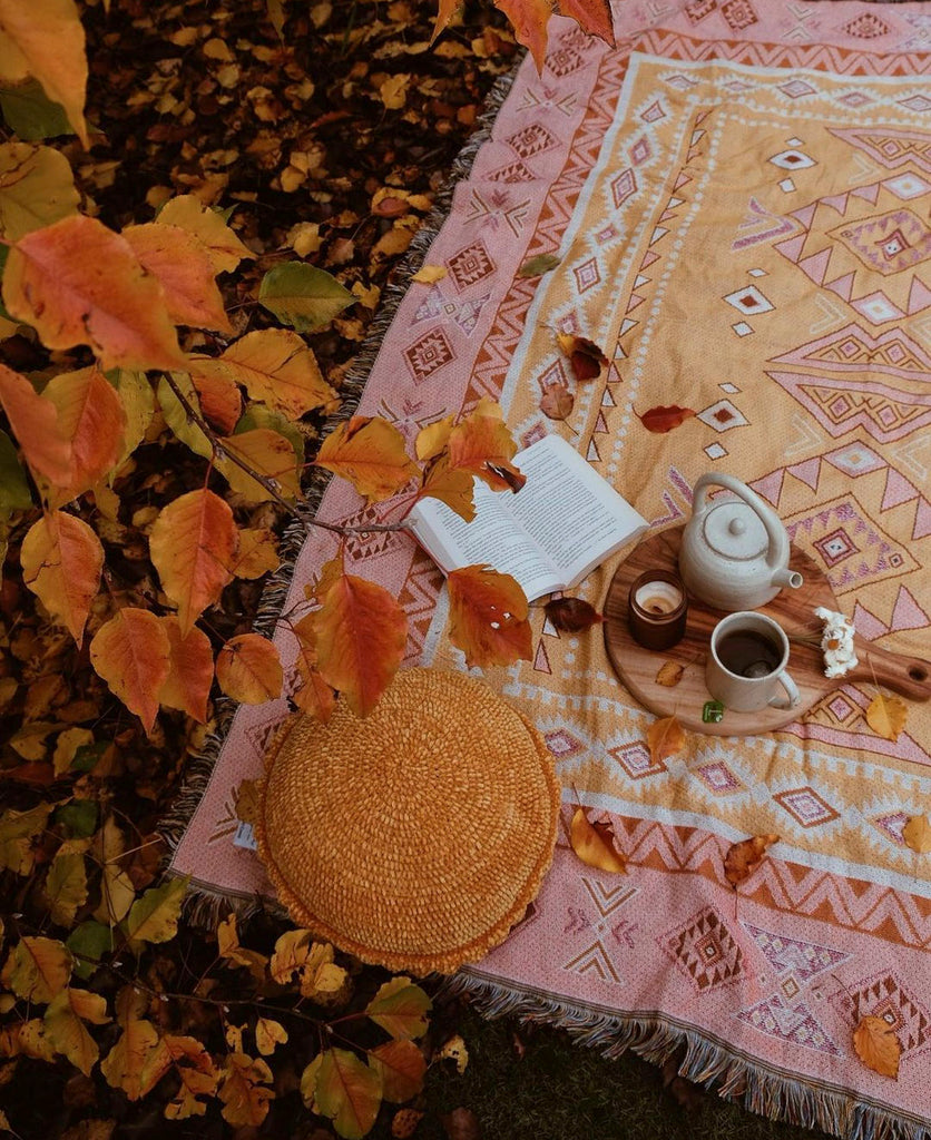 Autumn Picnic Delights: Essentials for a Cozy Outdoor Gathering